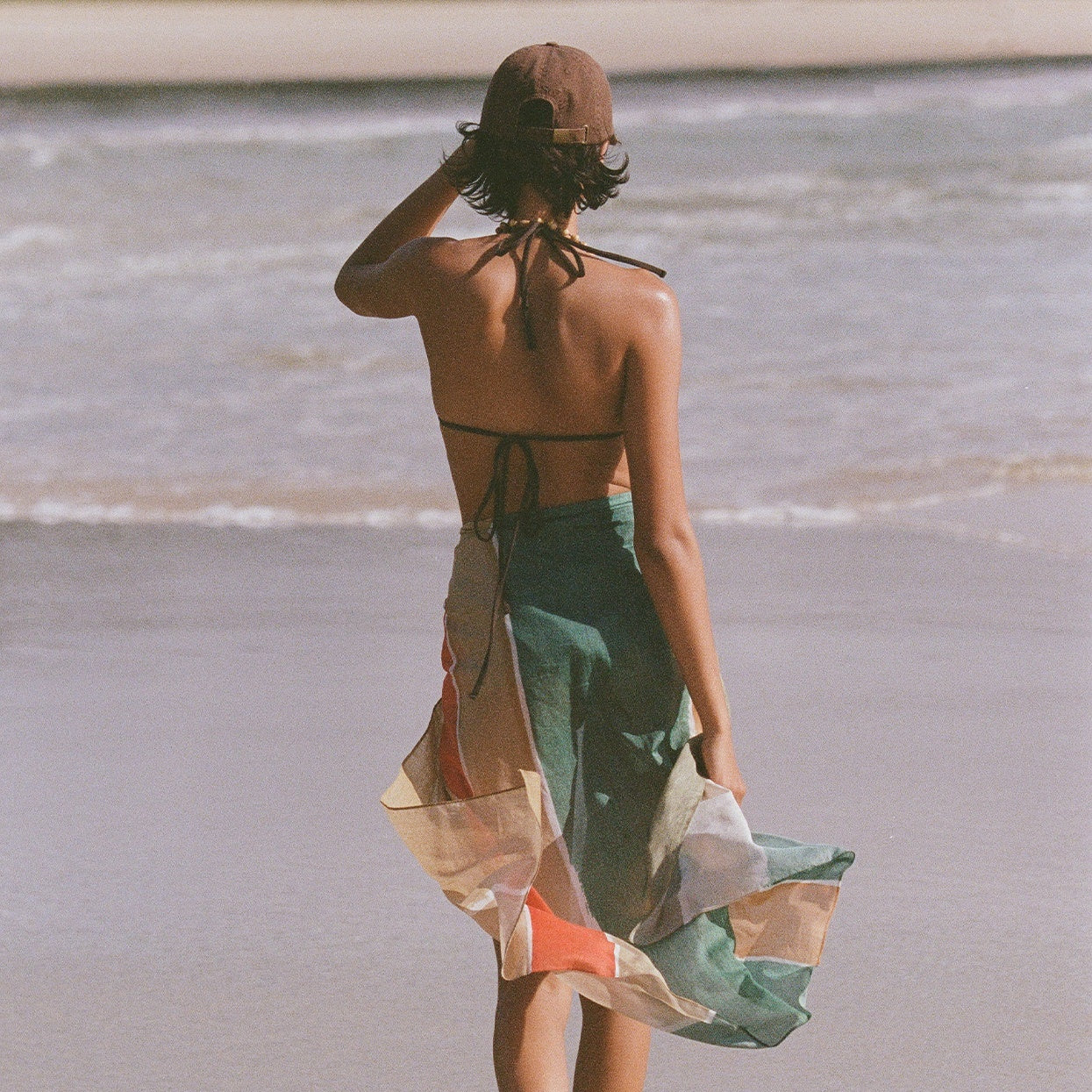 How to Style Pareos: Effortless Beach Glamour - Tyde-London