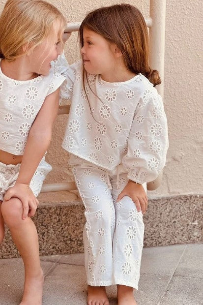 EMBROIDERY SET WITH FLARES | WHITE