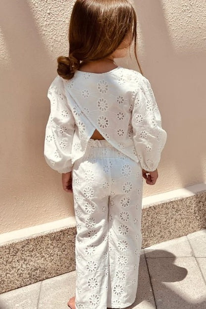 EMBROIDERY SET WITH FLARES | WHITE