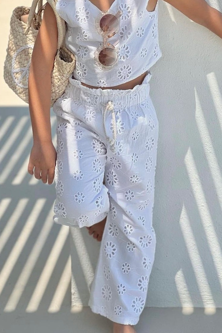 EMBROIDERY SET WITH FLARES | WHITE