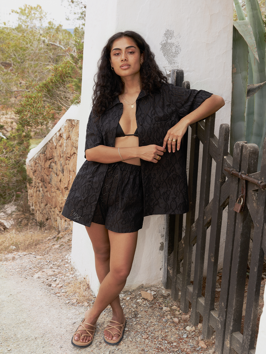 ABBEY SHORTS FIN BLACK BRODERIE | FINAL SALE
