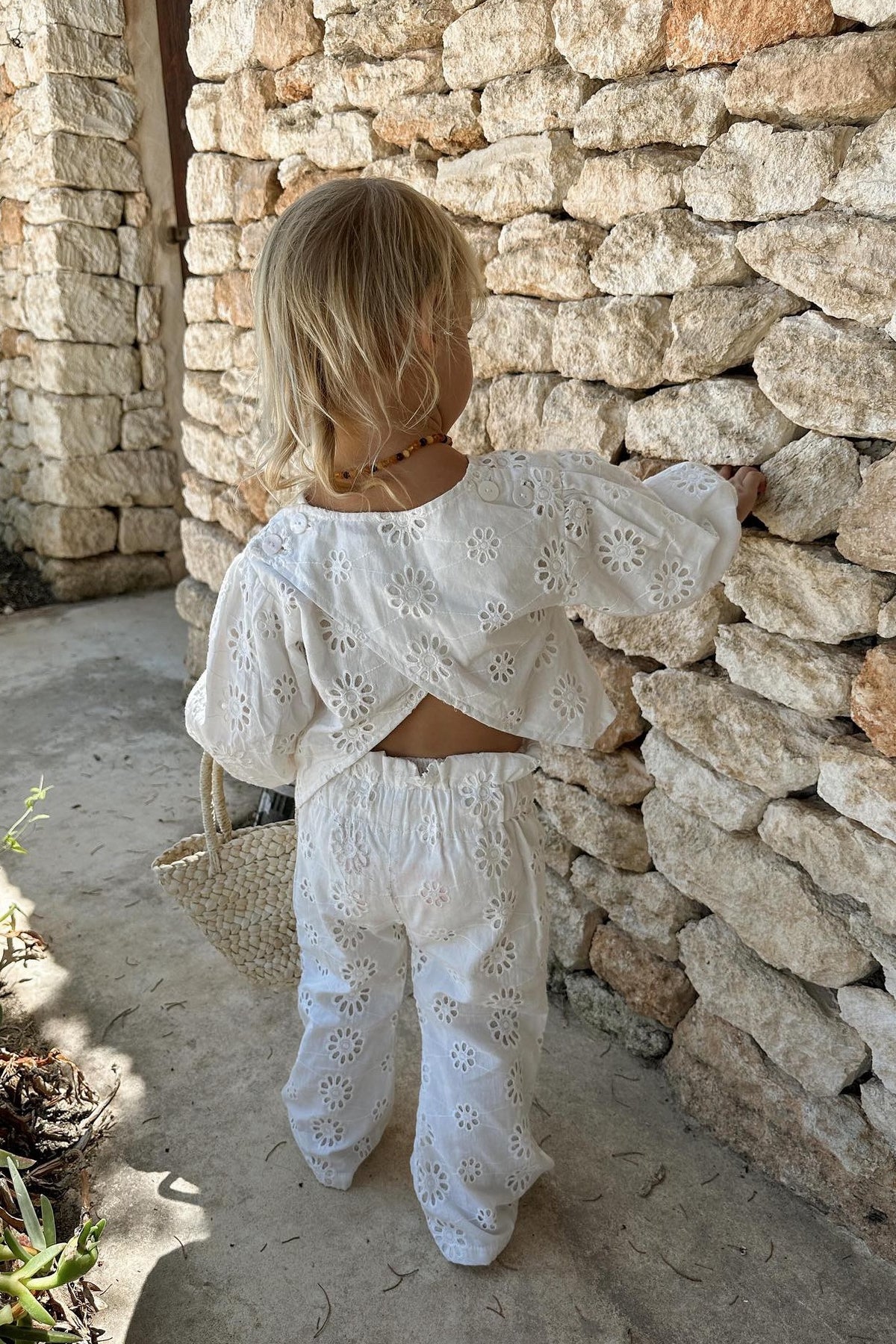 EMBROIDERY SET WITH FLARES | WHITE