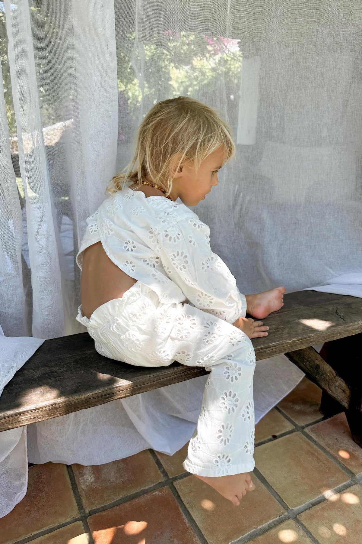 EMBROIDERY SET WITH FLARES | WHITE