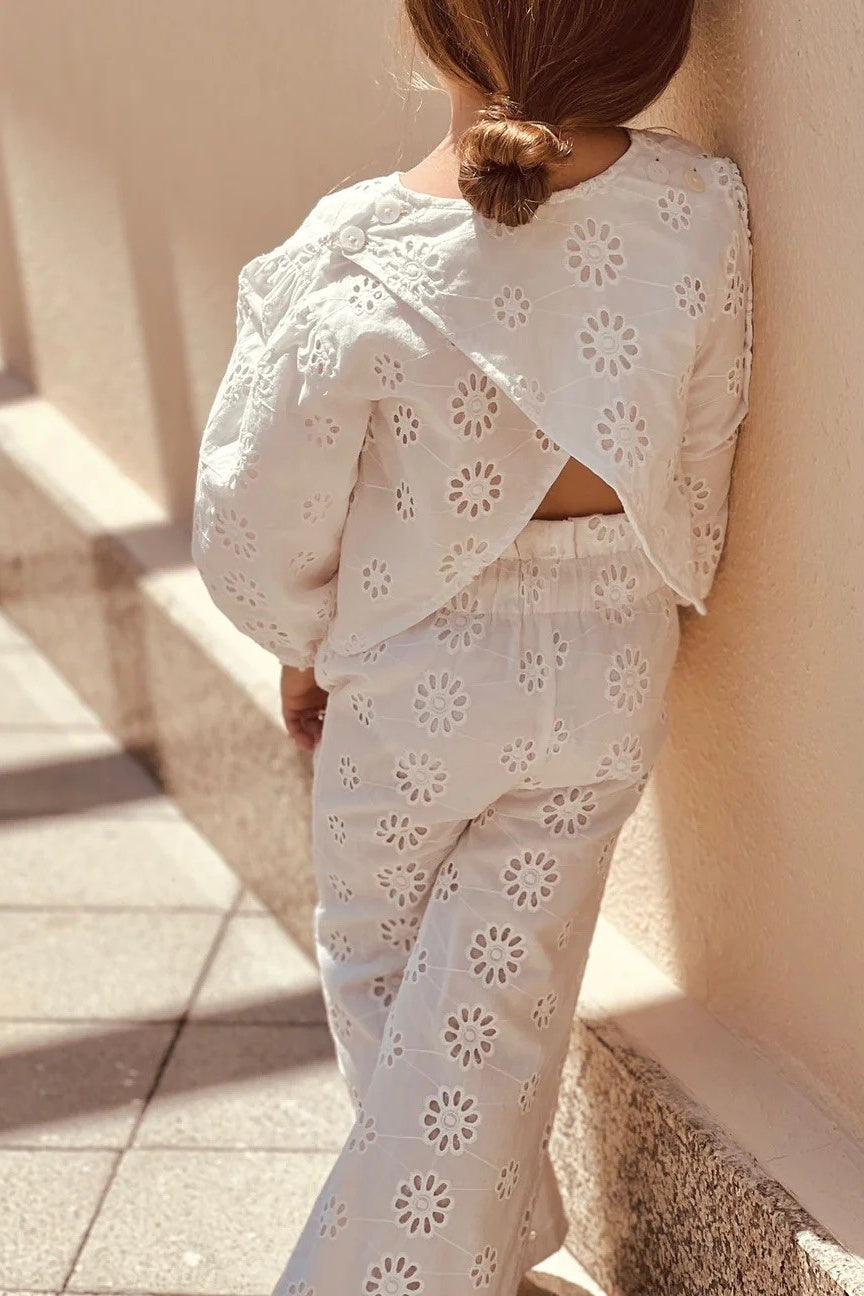 EMBROIDERY SET WITH FLARES | WHITE